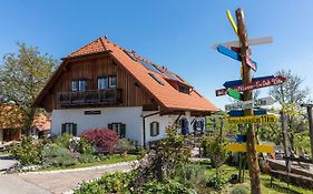 Gästezimmer&Buschenschank mit Weingut Hack-Gebell